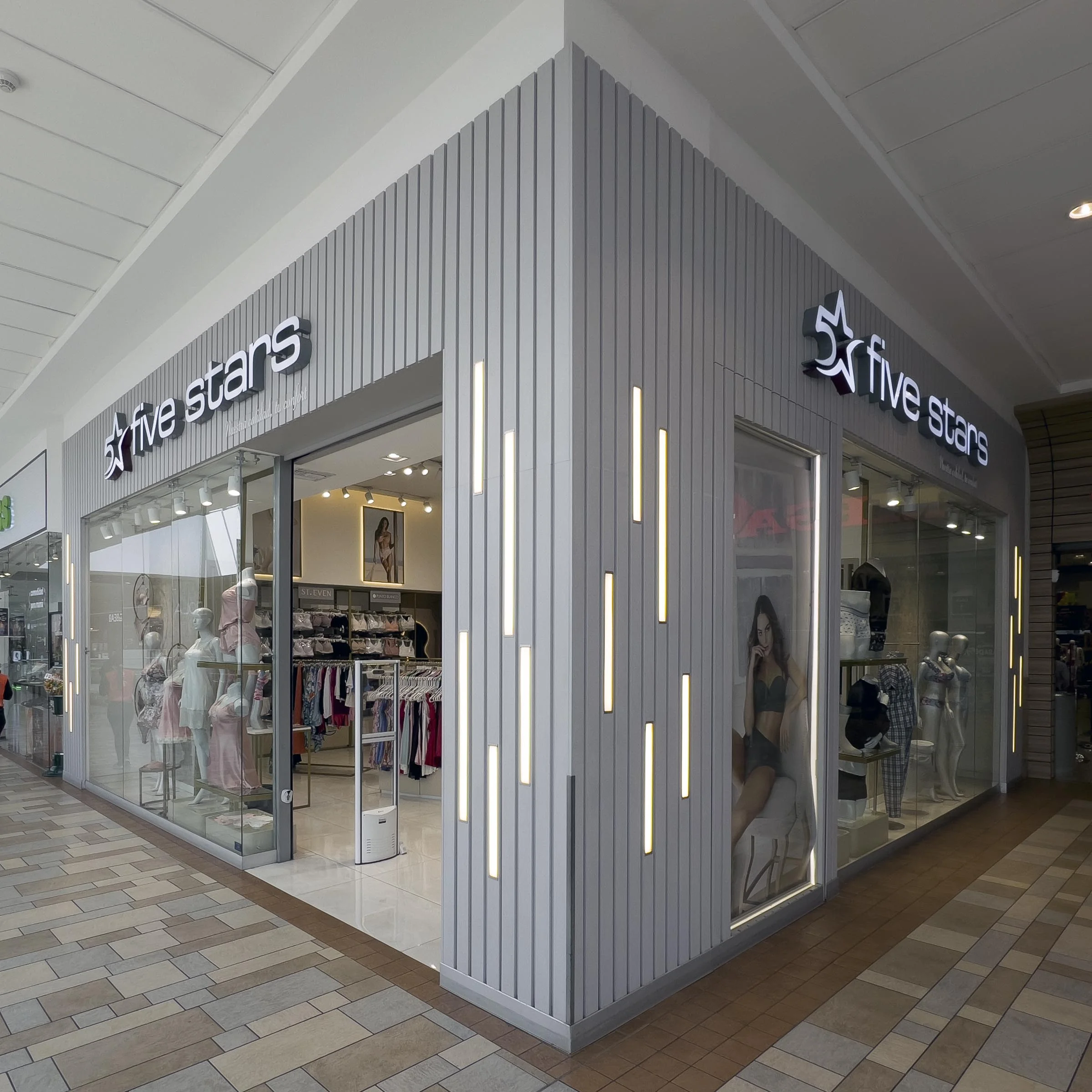 Five Stars C.C. Condado Shopping Quito
